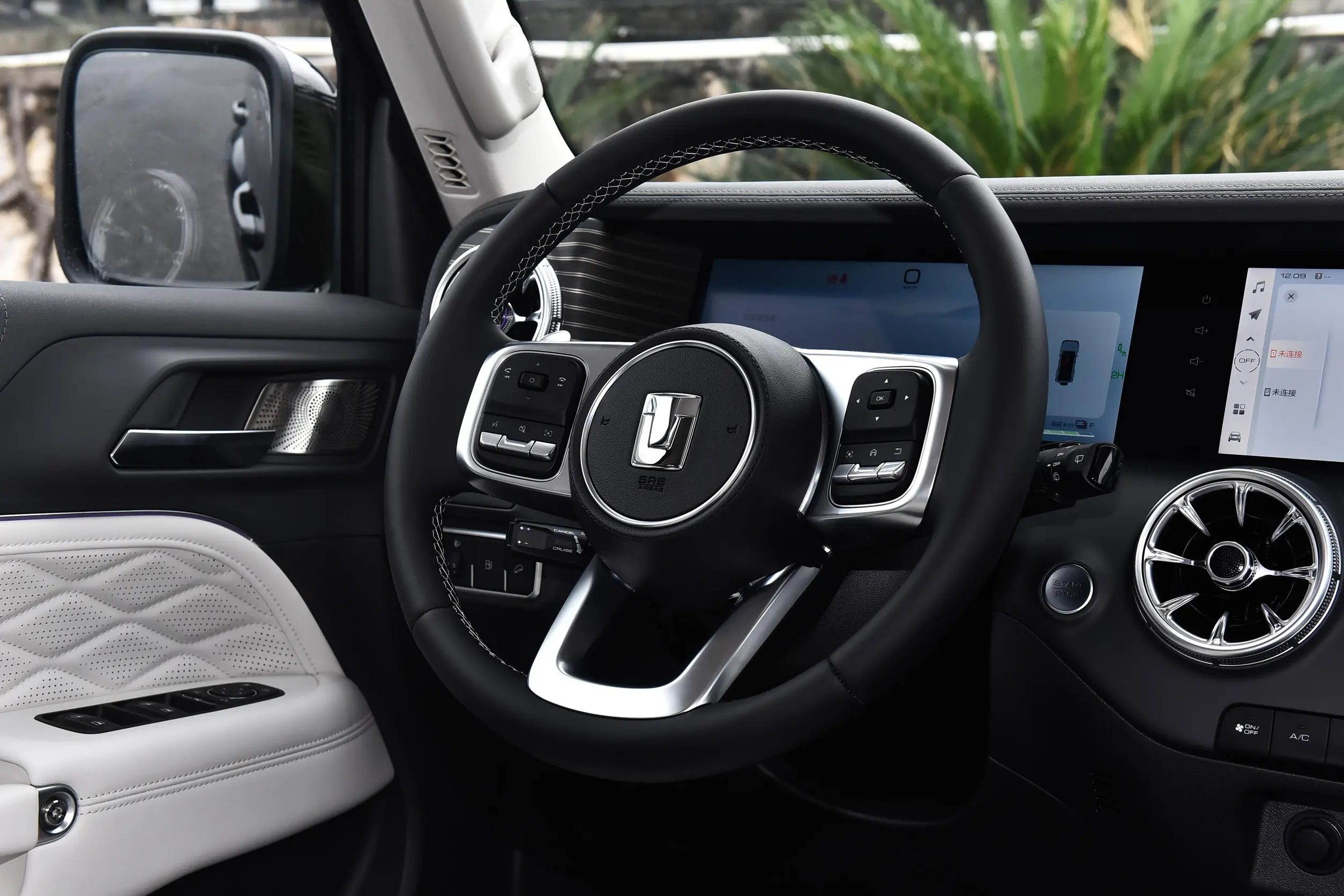 GWM-Tank-300-Hi4-T-2024-interior-2